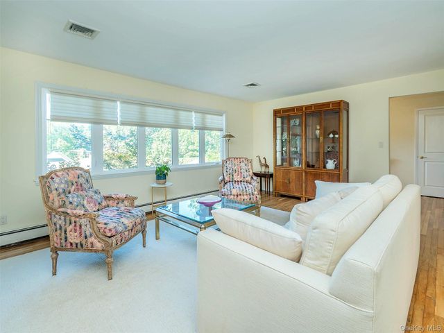 8 Laurel Way, Sea Cliff, NY 11579