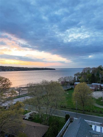 8 Laurel Way, Sea Cliff, NY 11579
