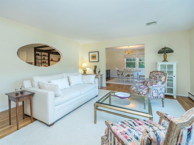 8 Laurel Way, Sea Cliff, NY 11579