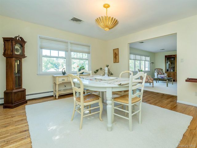8 Laurel Way, Sea Cliff, NY 11579
