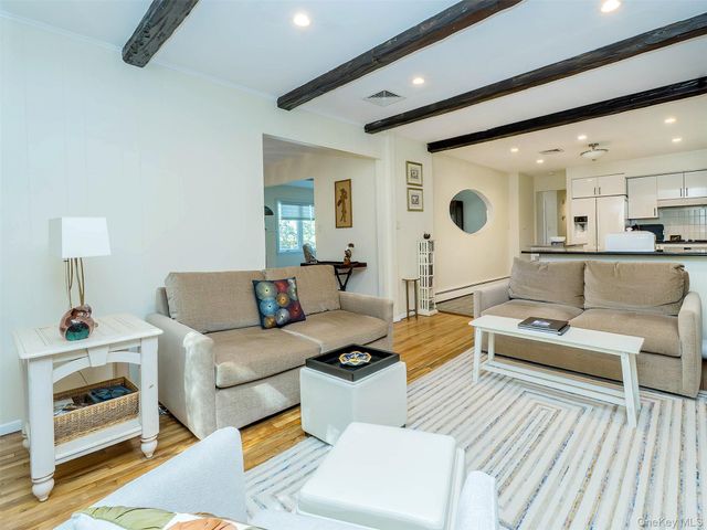 8 Laurel Way, Sea Cliff, NY 11579