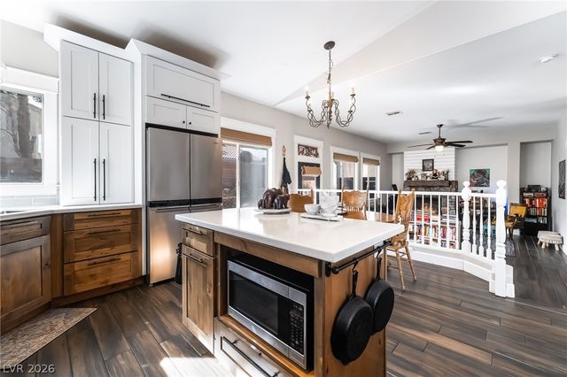 8943 Shale Valley Street, Las Vegas, NV 89123