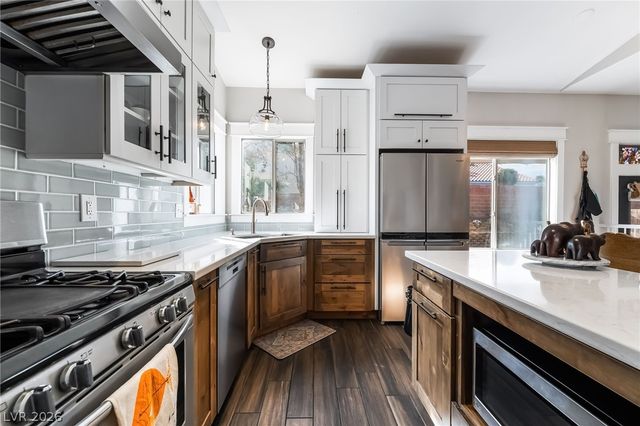 8943 Shale Valley Street, Las Vegas, NV 89123