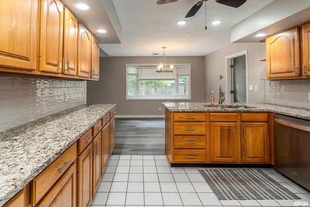 1605 S Eugene Lane, Marion, IL 62959