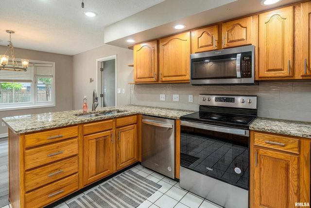 1605 S Eugene Lane, Marion, IL 62959