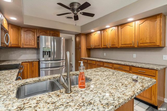 1605 S Eugene Lane, Marion, IL 62959