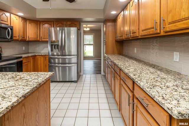 1605 S Eugene Lane, Marion, IL 62959