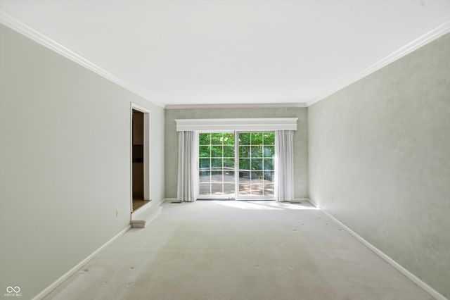 625 Eagle Creek Circle, Zionsville, IN 46077