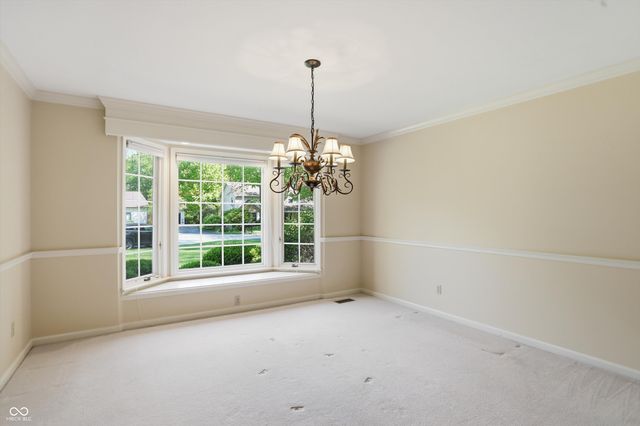 625 Eagle Creek Circle, Zionsville, IN 46077