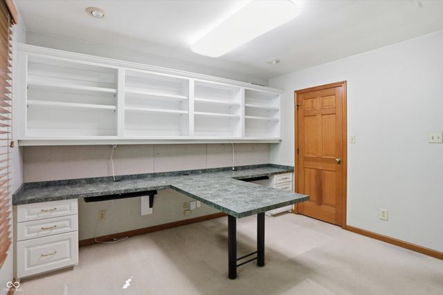 625 Eagle Creek Circle, Zionsville, IN 46077