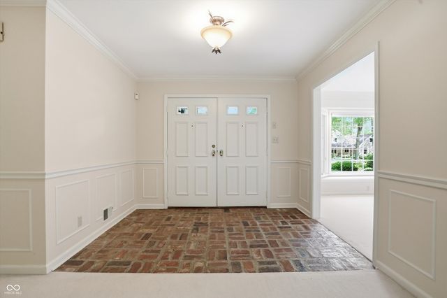 625 Eagle Creek Circle, Zionsville, IN 46077