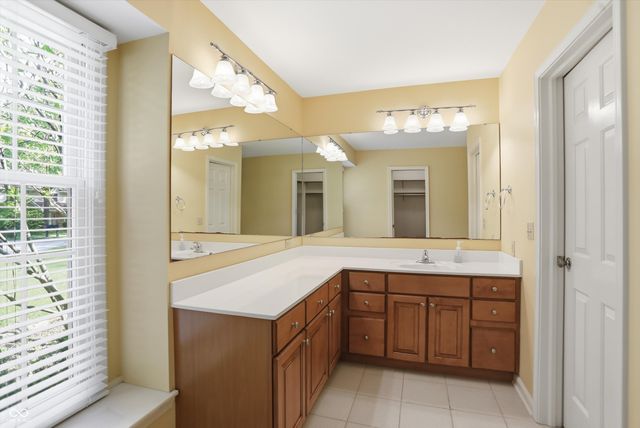 625 Eagle Creek Circle, Zionsville, IN 46077