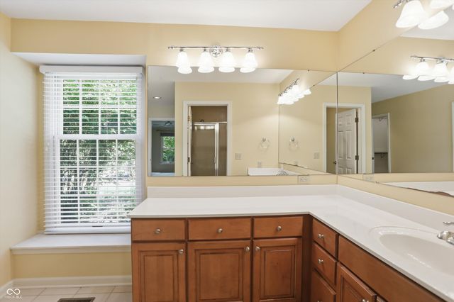 625 Eagle Creek Circle, Zionsville, IN 46077