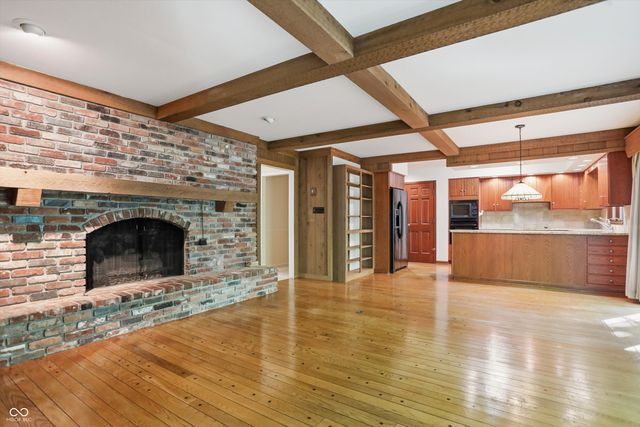 625 Eagle Creek Circle, Zionsville, IN 46077