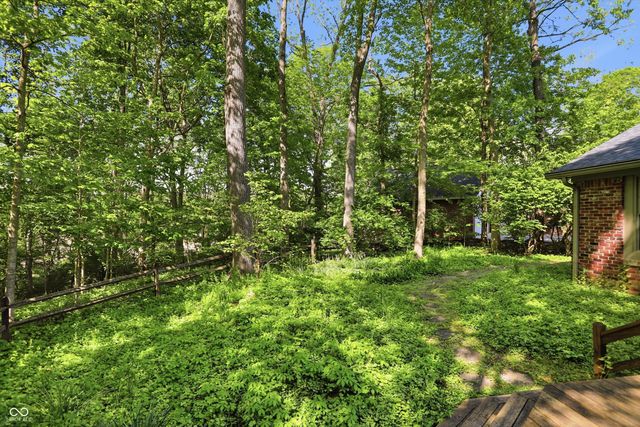 625 Eagle Creek Circle, Zionsville, IN 46077