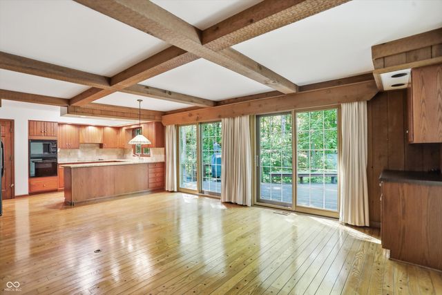 625 Eagle Creek Circle, Zionsville, IN 46077