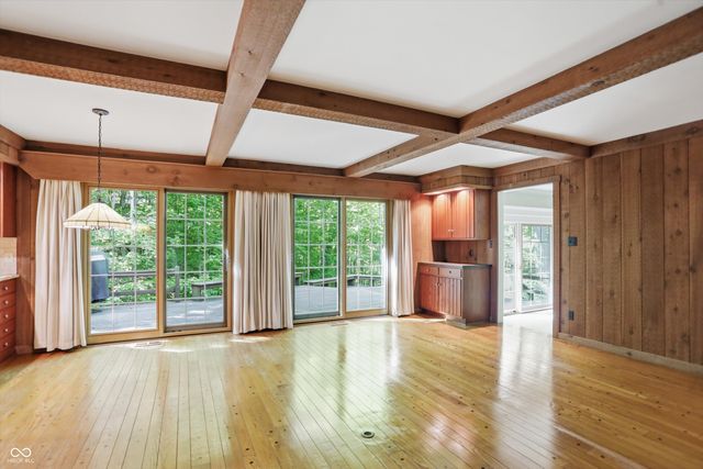 625 Eagle Creek Circle, Zionsville, IN 46077
