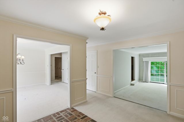625 Eagle Creek Circle, Zionsville, IN 46077
