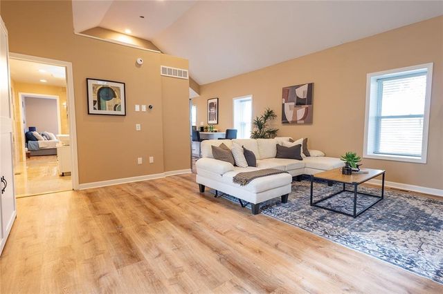 5430 Oakley Avenue, Kansas City, MO 64130