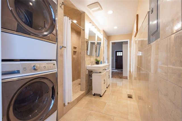 5430 Oakley Avenue, Kansas City, MO 64130