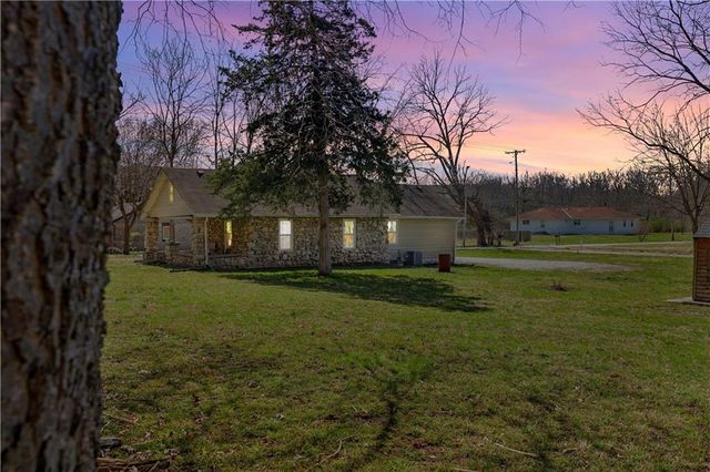 5430 Oakley Avenue, Kansas City, MO 64130