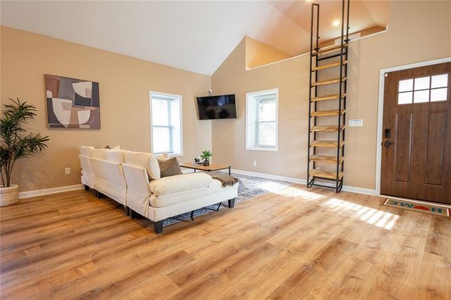 5430 Oakley Avenue, Kansas City, MO 64130