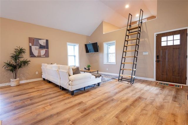 5430 Oakley Avenue, Kansas City, MO 64130