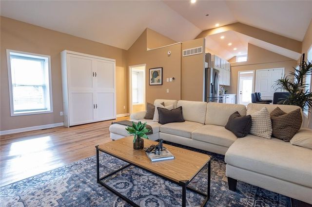 5430 Oakley Avenue, Kansas City, MO 64130