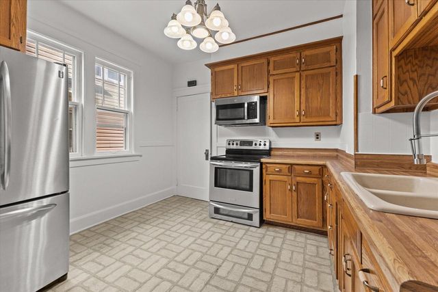 924 Hayes AVENUE, Racine, WI 53405