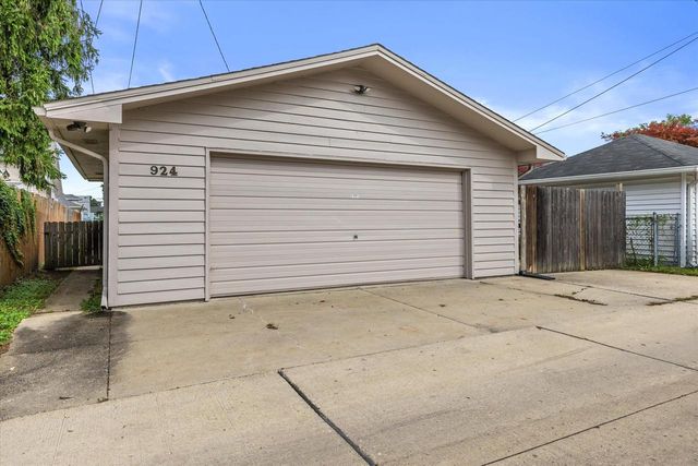 924 Hayes AVENUE, Racine, WI 53405