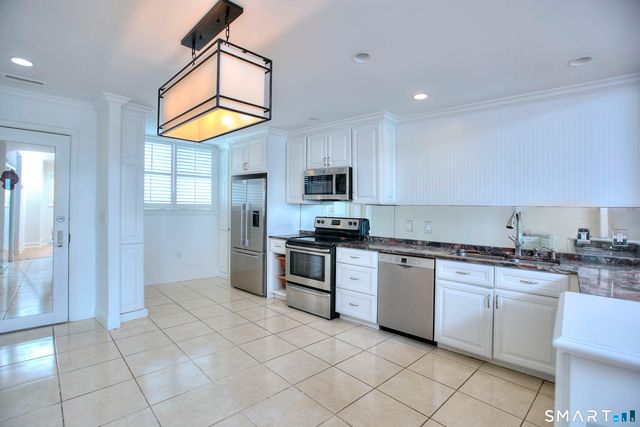 100 Seaview Avenue 4F, Norwalk, CT 06855