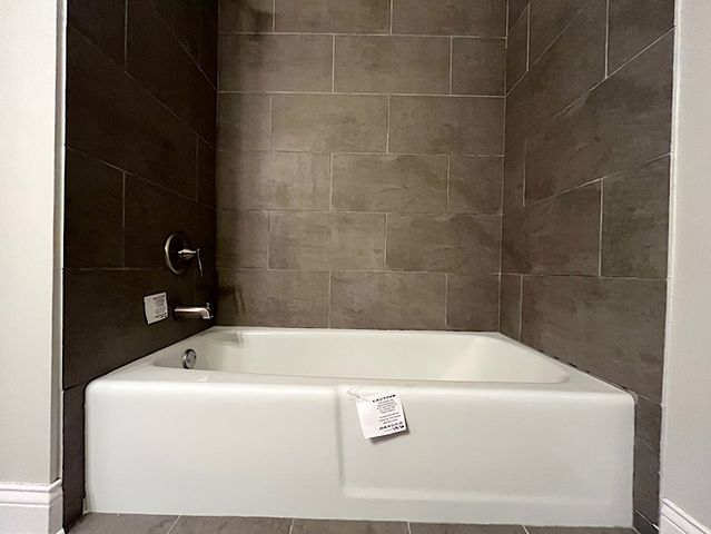 2426 N Kennicott Drive 1C, Arlington Heights, IL 60004