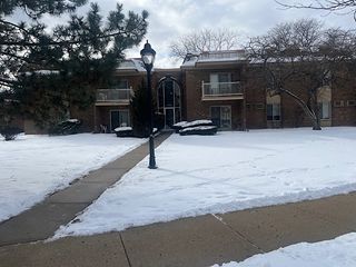 2426 N Kennicott Drive 1C, Arlington Heights, IL 60004