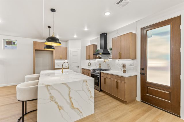 707 Hilltop Drive, Irving, TX 75060