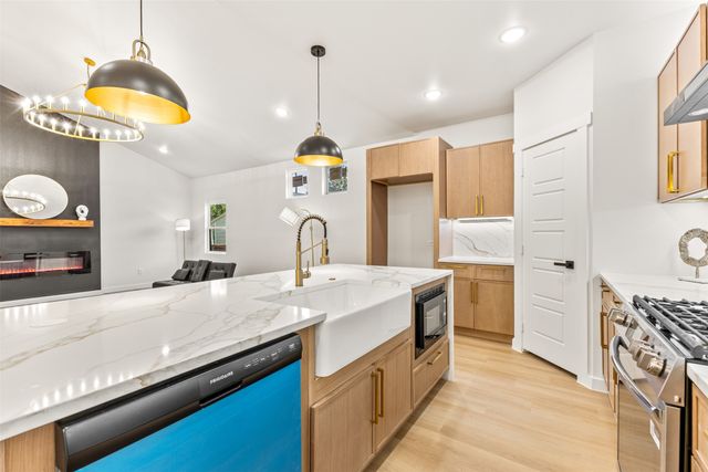 707 Hilltop Drive, Irving, TX 75060