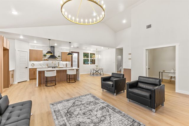 707 Hilltop Drive, Irving, TX 75060