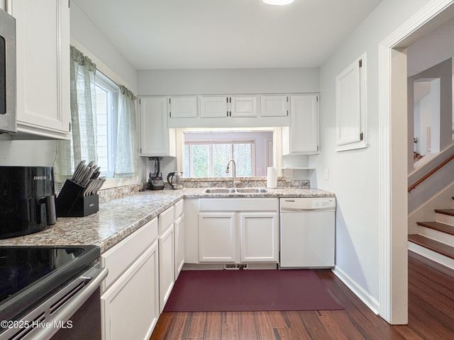 310 Wimbledon Court, Wilmington, NC 28412