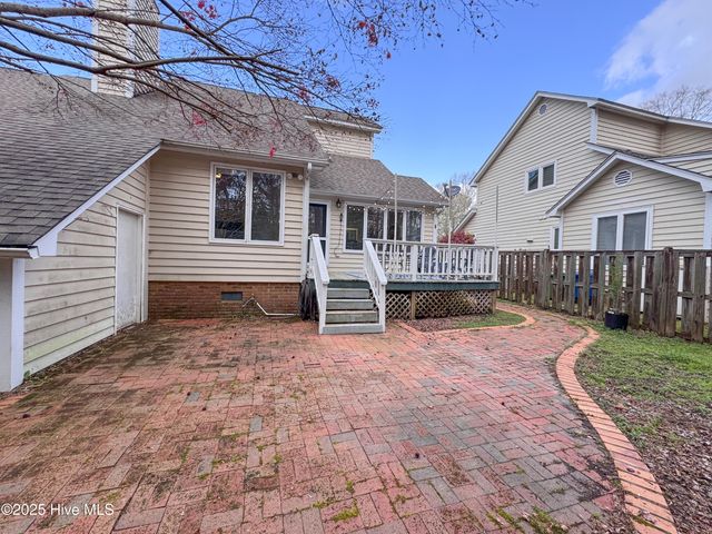 310 Wimbledon Court, Wilmington, NC 28412