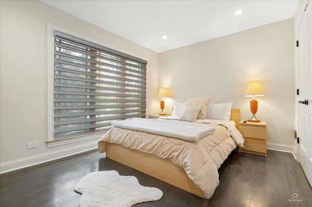 1052 Margret Street, Des Plaines, IL 60016