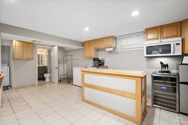 1052 Margret Street, Des Plaines, IL 60016