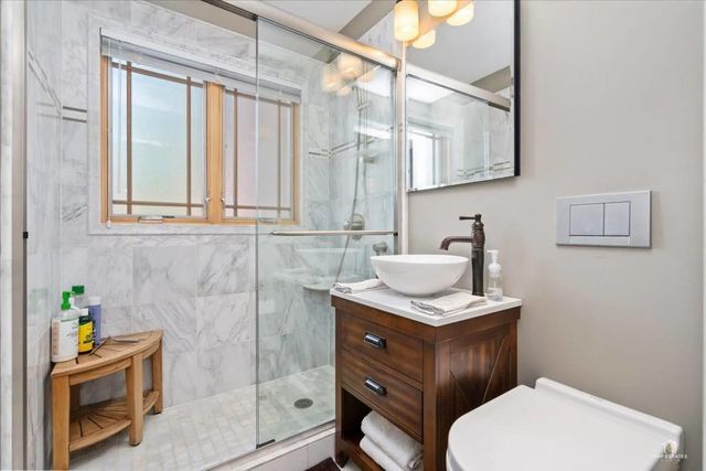 1052 Margret Street, Des Plaines, IL 60016