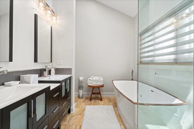 1052 Margret Street, Des Plaines, IL 60016