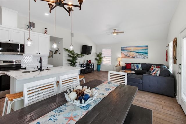 111 Redfish Lane, Port Aransas, TX 78373