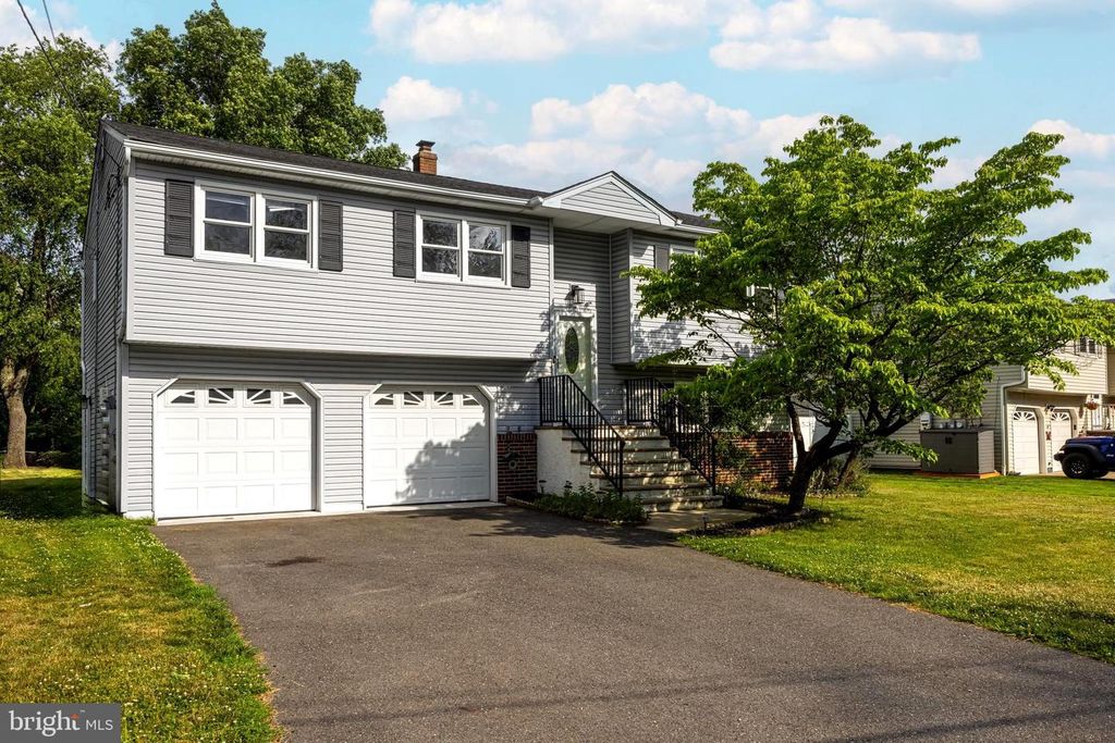 14 ROCKWOOD AVE, Hamilton, NJ 08619