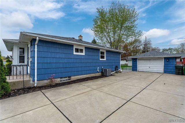 202 Belmont Court West, North Tonawanda, NY 14120