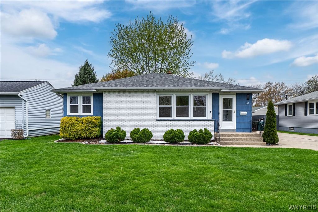 202 Belmont Court West, North Tonawanda, NY 14120