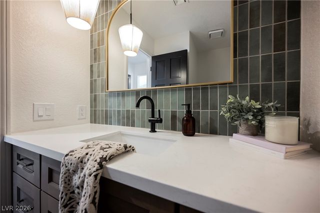 5540 Bisset Avenue, Las Vegas, NV 89118