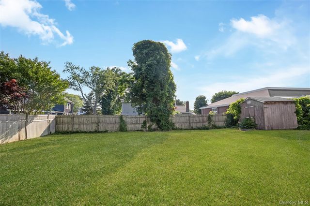 86 Union Avenue, Islip, NY 11751
