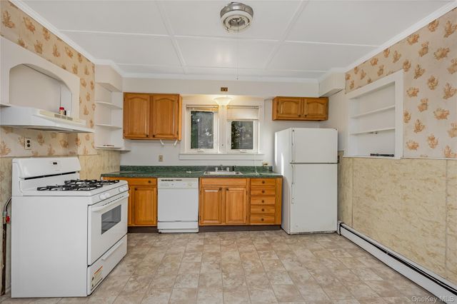 86 Union Avenue, Islip, NY 11751
