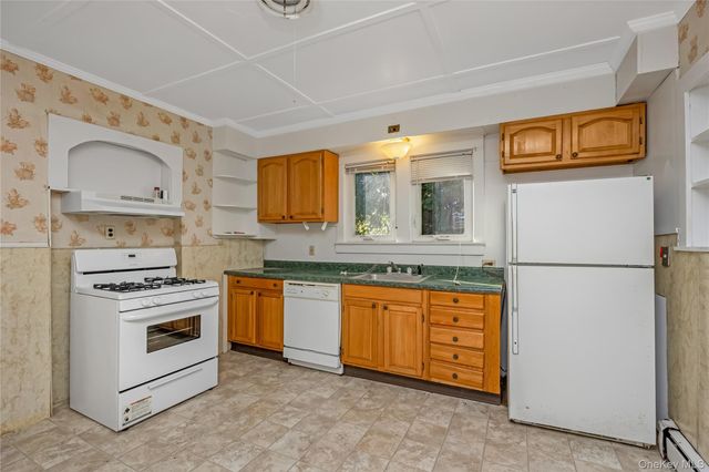 86 Union Avenue, Islip, NY 11751